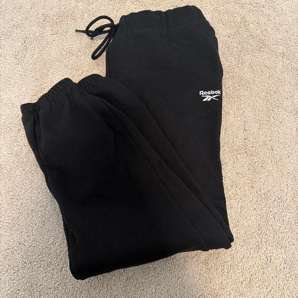 Black reebok sweatpants with drawstring